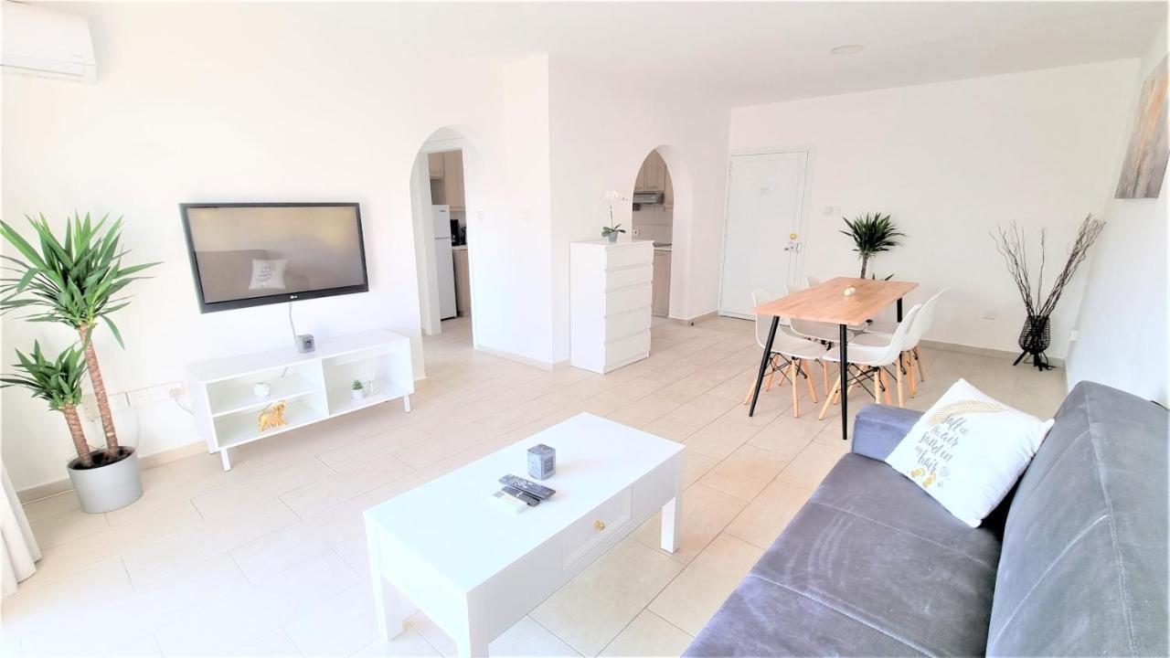 Spacious Lightflooded 2Br Apt / Near Center & Harbour 라르나카 외부 사진