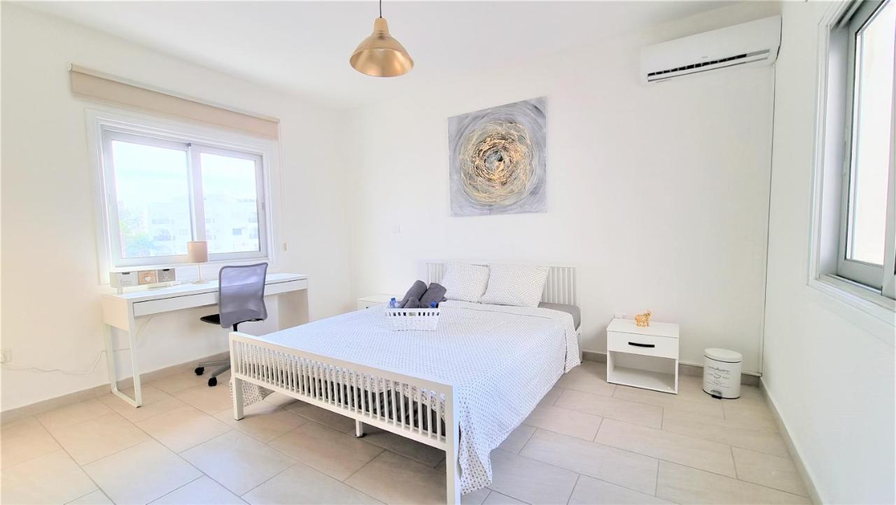 Spacious Lightflooded 2Br Apt / Near Center & Harbour 라르나카 외부 사진