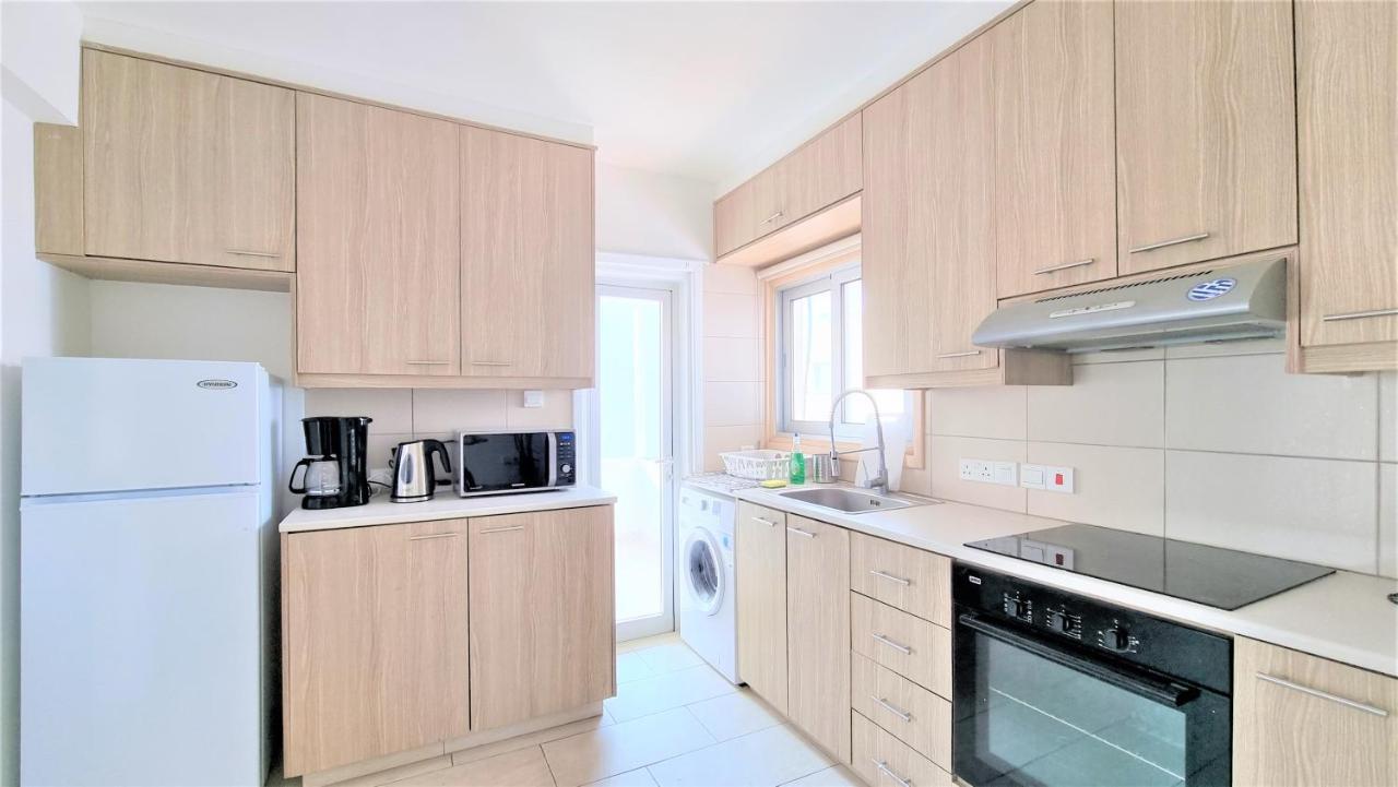 Spacious Lightflooded 2Br Apt / Near Center & Harbour 라르나카 외부 사진