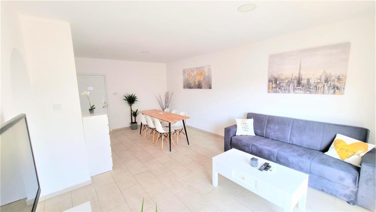 Spacious Lightflooded 2Br Apt / Near Center & Harbour 라르나카 외부 사진