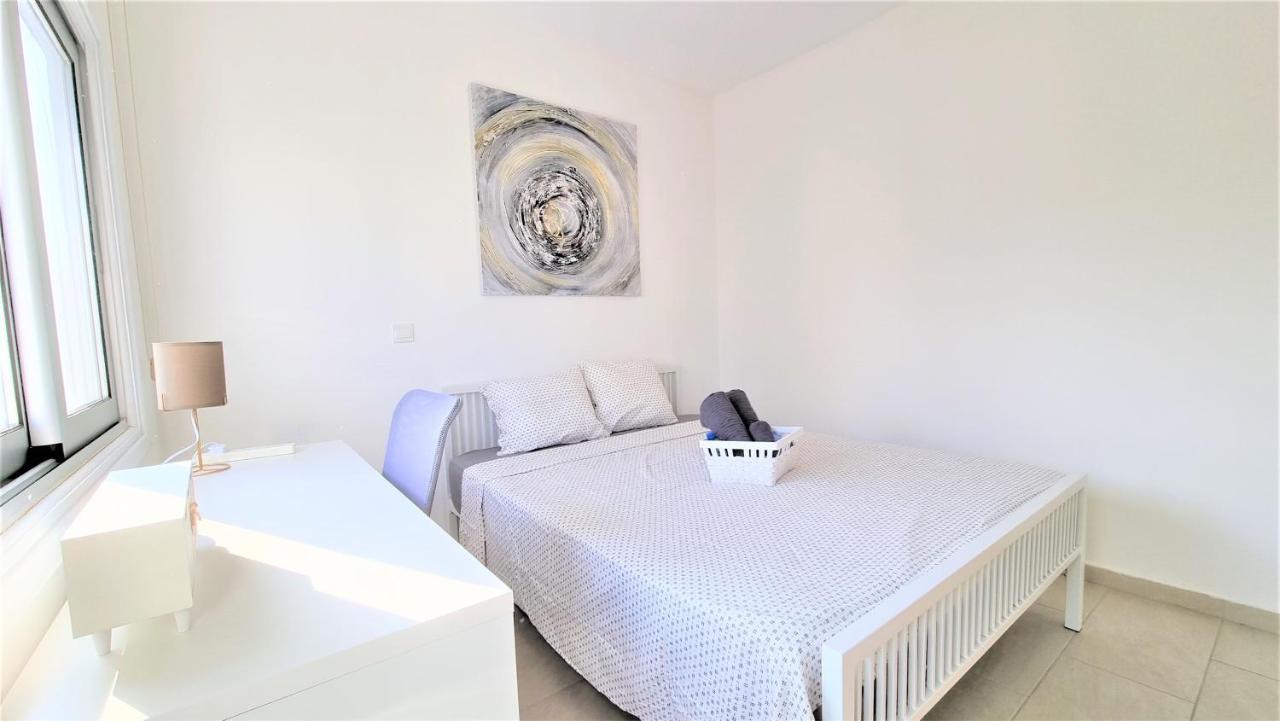 Spacious Lightflooded 2Br Apt / Near Center & Harbour 라르나카 외부 사진