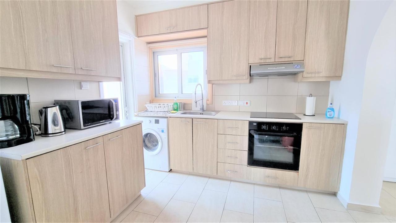 Spacious Lightflooded 2Br Apt / Near Center & Harbour 라르나카 외부 사진